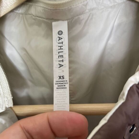 Athleta Pulse Reversible Down Puffer Jacket 800 Fill Mineral/Cream Woman's XS - Picture 2 of 11
